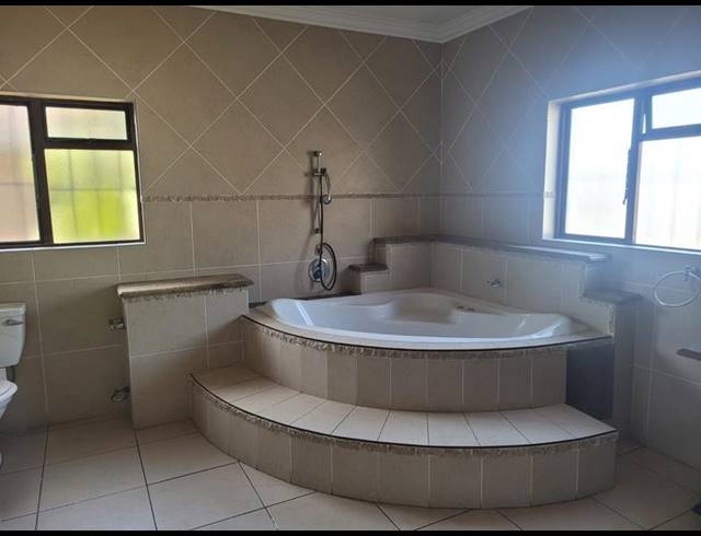 4 BEDROOM HOUSE FOR SALE IN MANABA BEACH